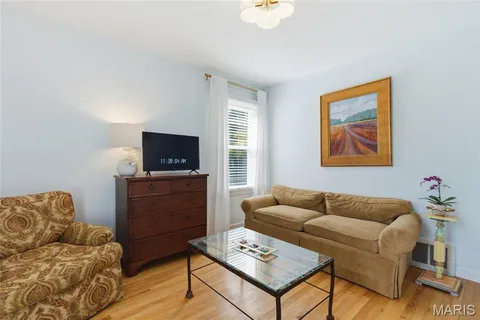 $499,999 | 887 Dickson Street, St. Louis, MO 63122