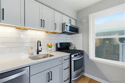 $499,999 | 887 Dickson Street, St. Louis, MO 63122