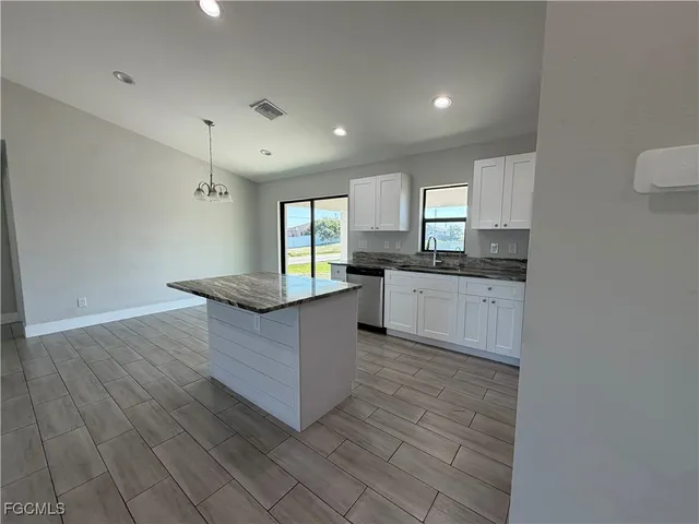 $1,950 | 2601 43rd Street Southwest, Lehigh Acres, FL 33976