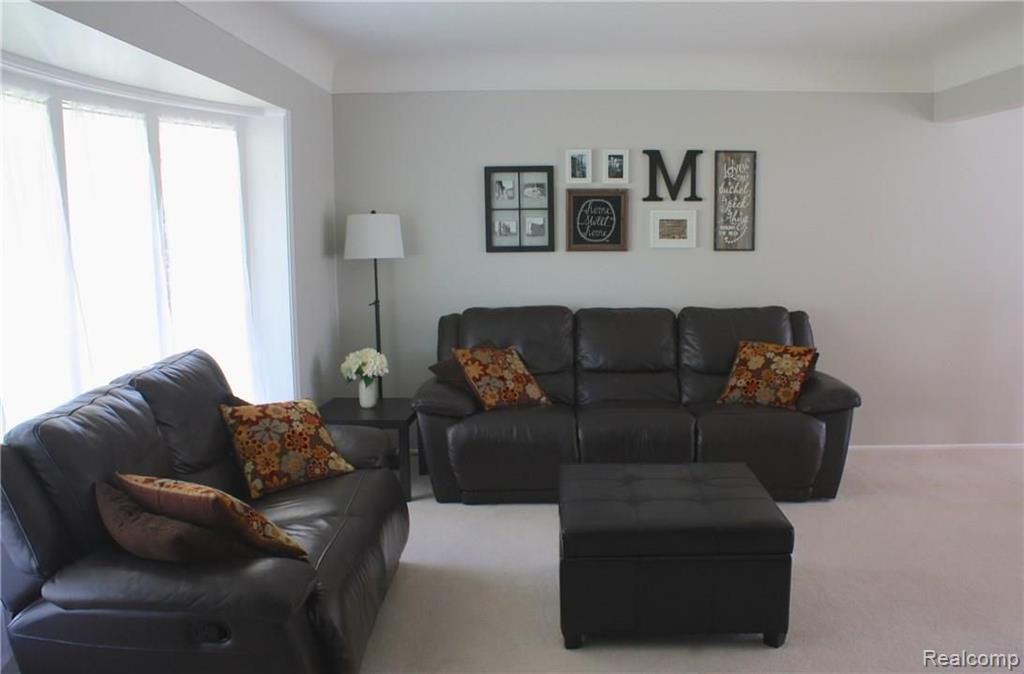 2135 Wayward Drive Rochester Hills, MI 48309 - Photo 3 of 12