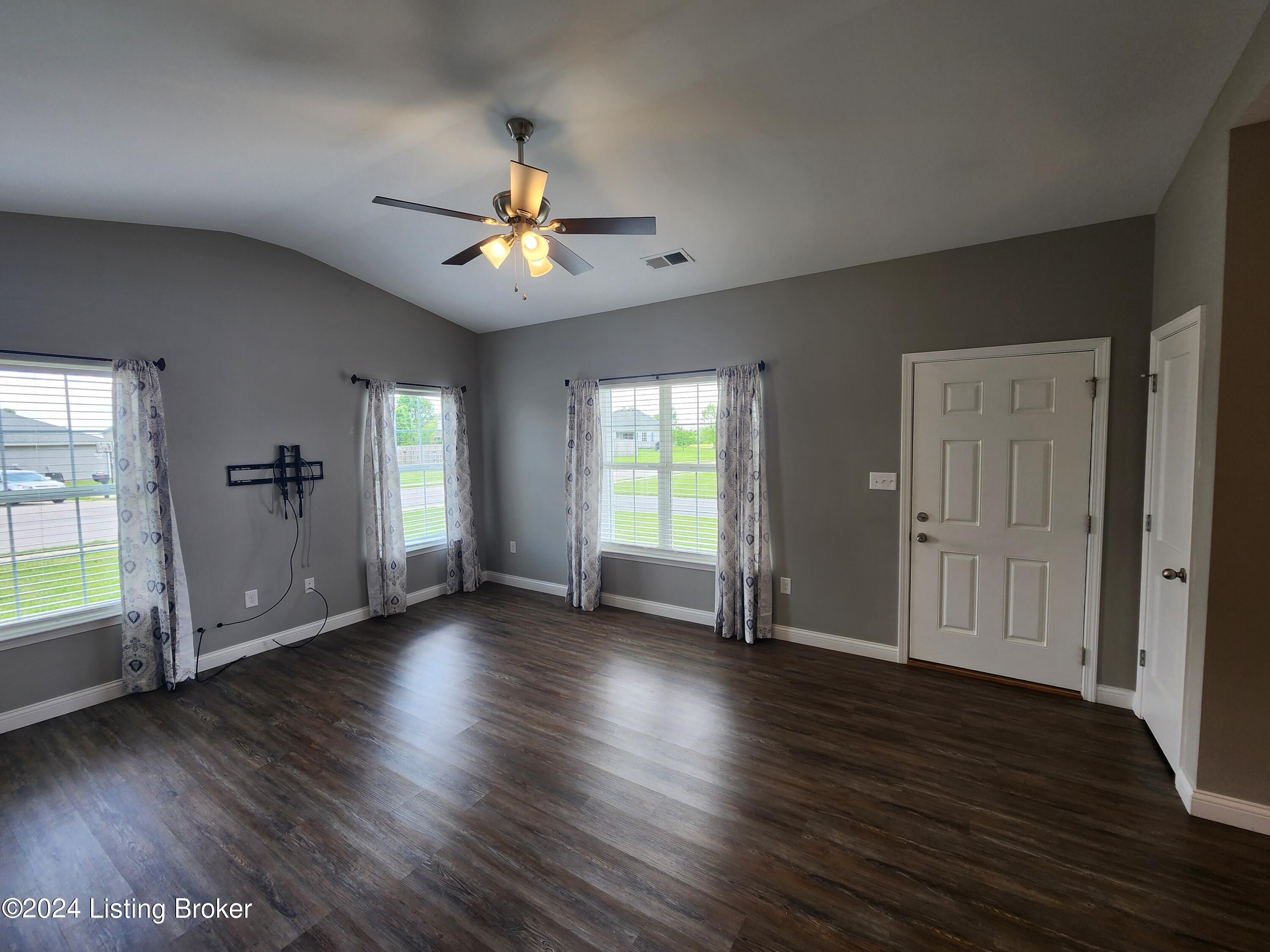 32 Hunters Ridge Drive Eminence, KY 40019 - Photo 19 of 23 20240505_152835