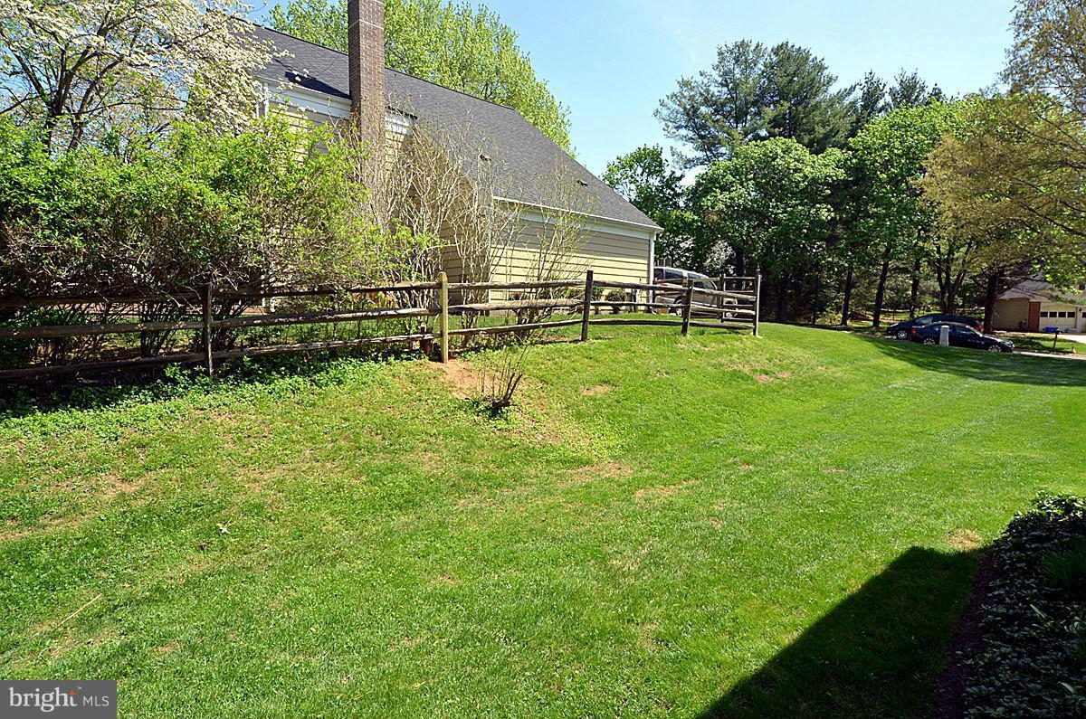 13900 Pond View Road Silver Spring, MD 20905 - Photo 23 of 26 Exterior (Rear)