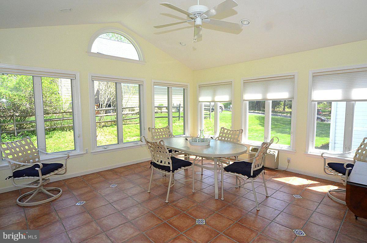 13900 Pond View Road Silver Spring, MD 20905 - Photo 3 of 26 ISun Room
