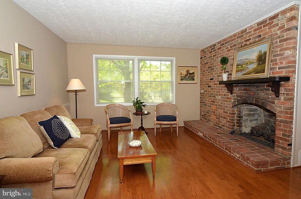 13900 Pond View Road Silver Spring, MD 20905 - Photo 6 of 26 Family Room