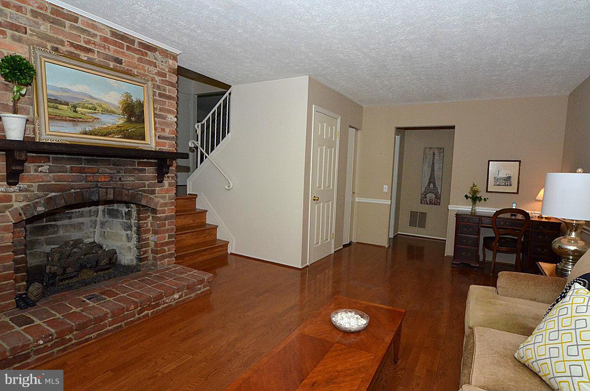 13900 Pond View Road Silver Spring, MD 20905 - Photo 7 of 26 Family Room