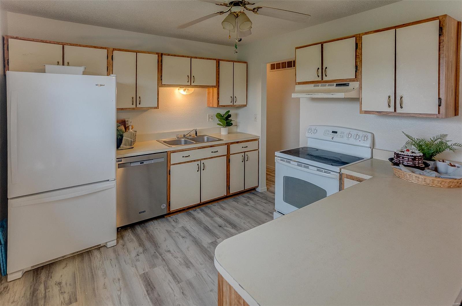 3712 Airport Road Godfrey, IL 62035 - Photo 18 of 39