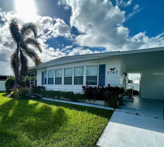 $1,750 | 5742 Camelot Drive North, Sarasota, FL 34233
