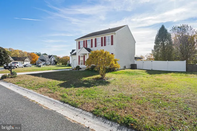 a view of a house with a yard and garage