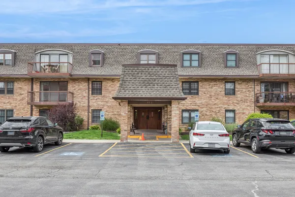$250,000 | 475 North Cass Avenue, Unit 205, Westmont, IL 60559