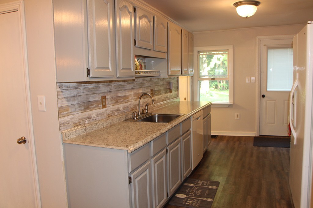872 Patriots Road Templeton, MA 01468 - Photo 5 of 30