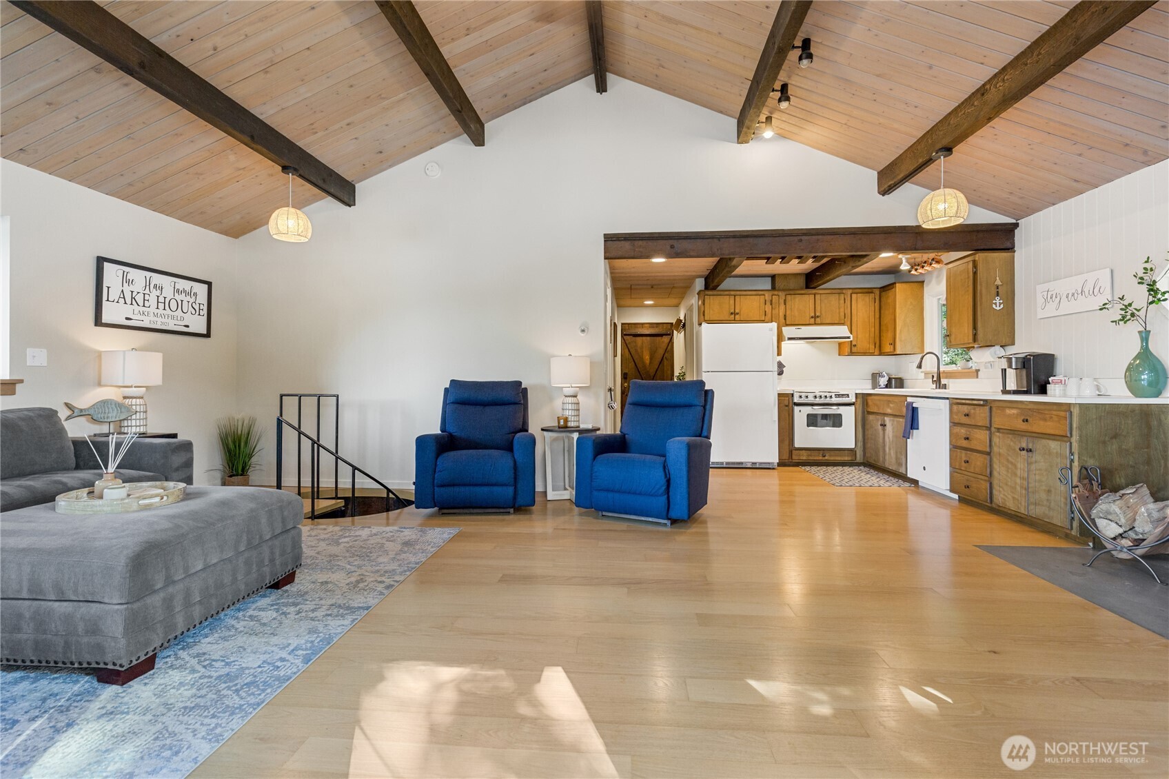 137 Lake Road Silver Creek, WA 98585 - Photo 7 of 32 a living room with furniture and large pool table