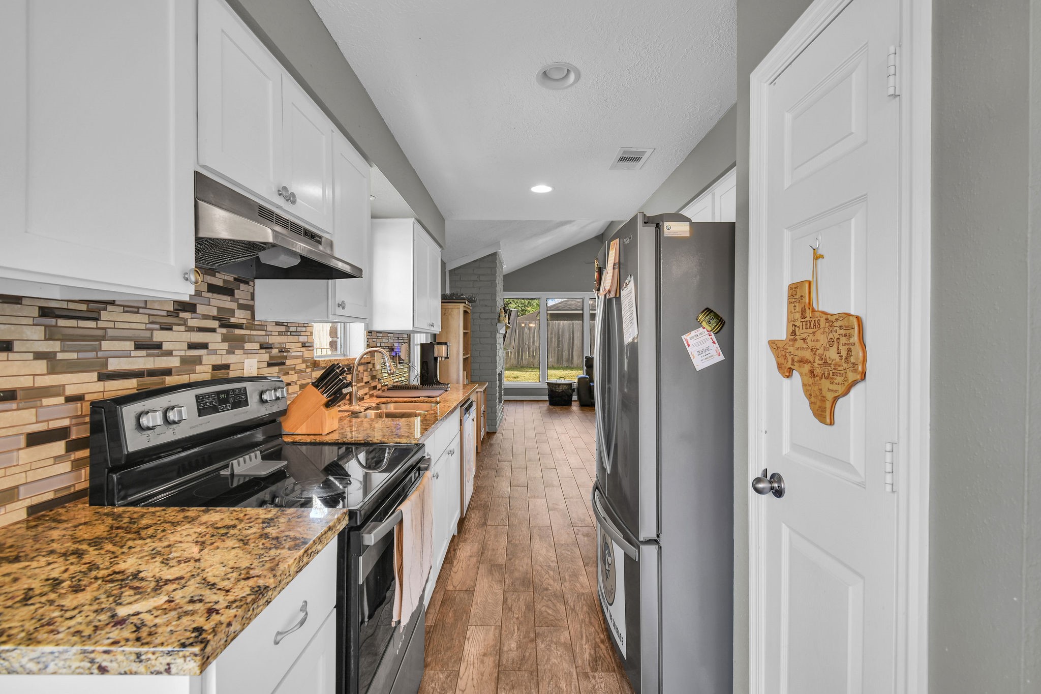 16103 Tibet Road Friendswood, TX 77546 - Photo 10 of 38 Gallery Image 10