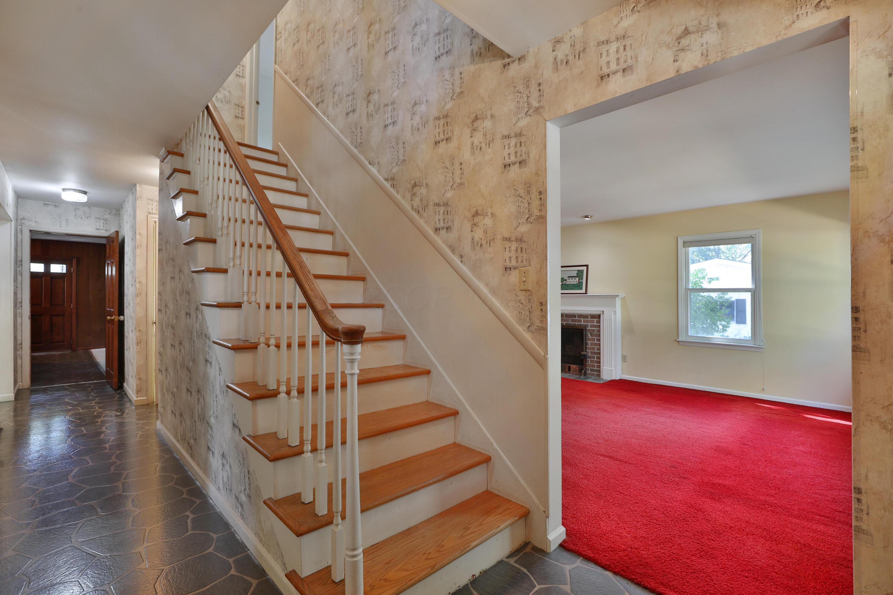 7646 Lee Road Westerville, OH 43081 - Photo 5 of 54 Foyer