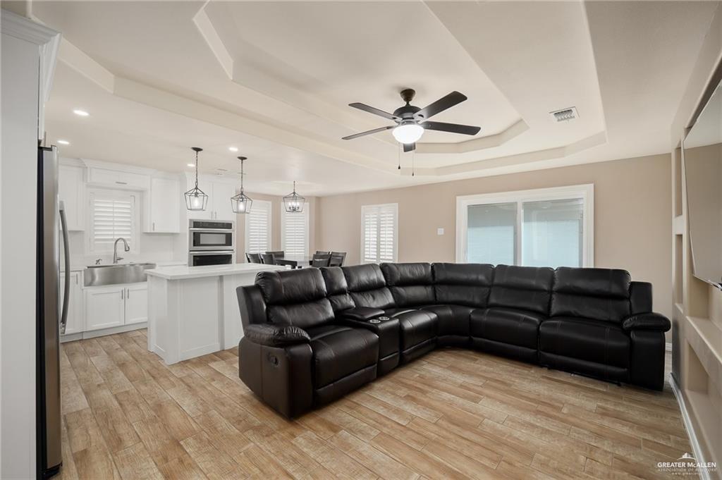23474 North Val Verde Road Edcouch, TX 78538 - Photo 5 of 12 a living room with furniture and kitchen view