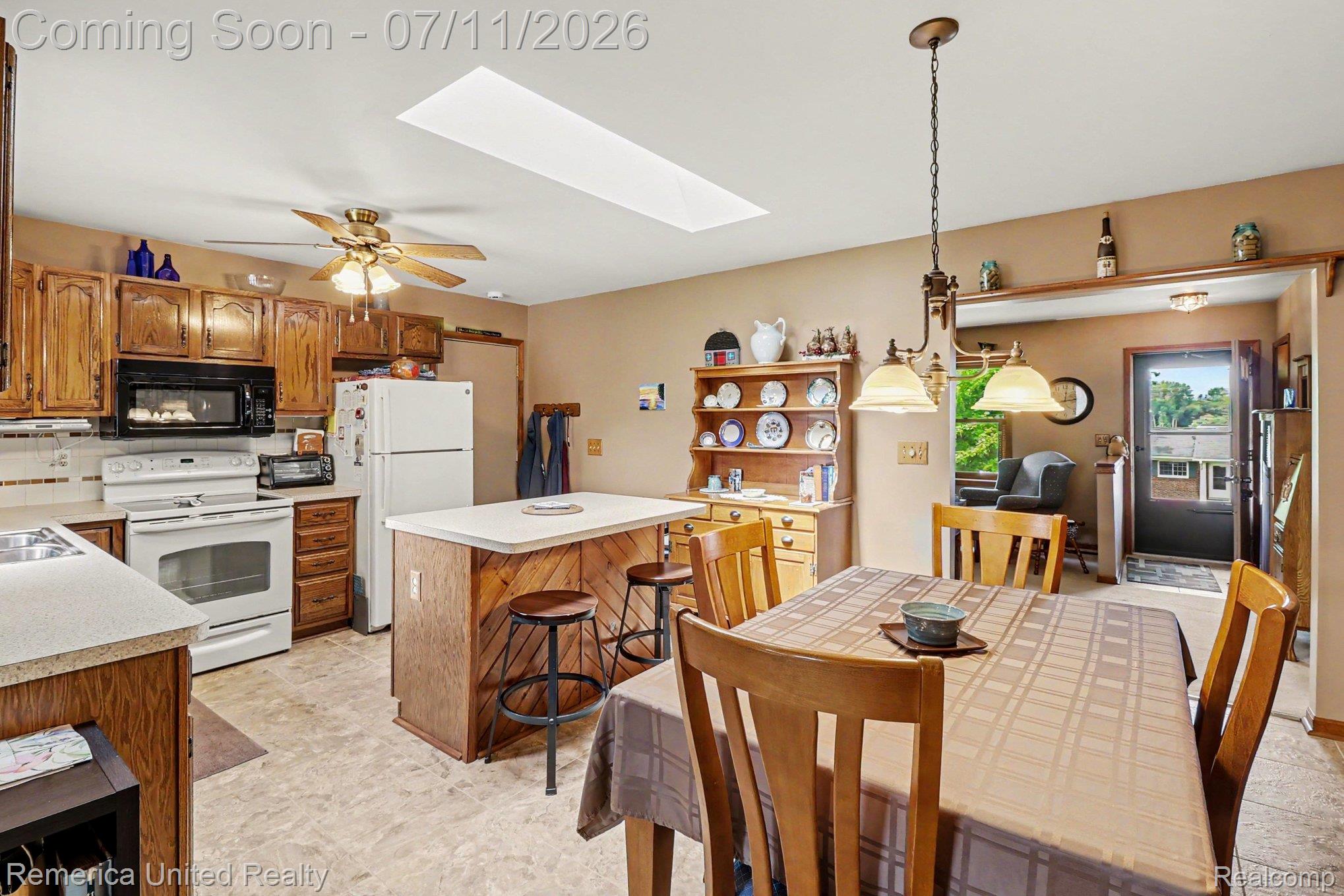 136 Endicott Howell, MI 48843 - Photo 13 of 28 013_file_5013.jpg