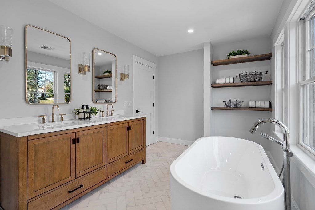 42 Colonial Road Hingham, MA 02043 - Photo 16 of 27