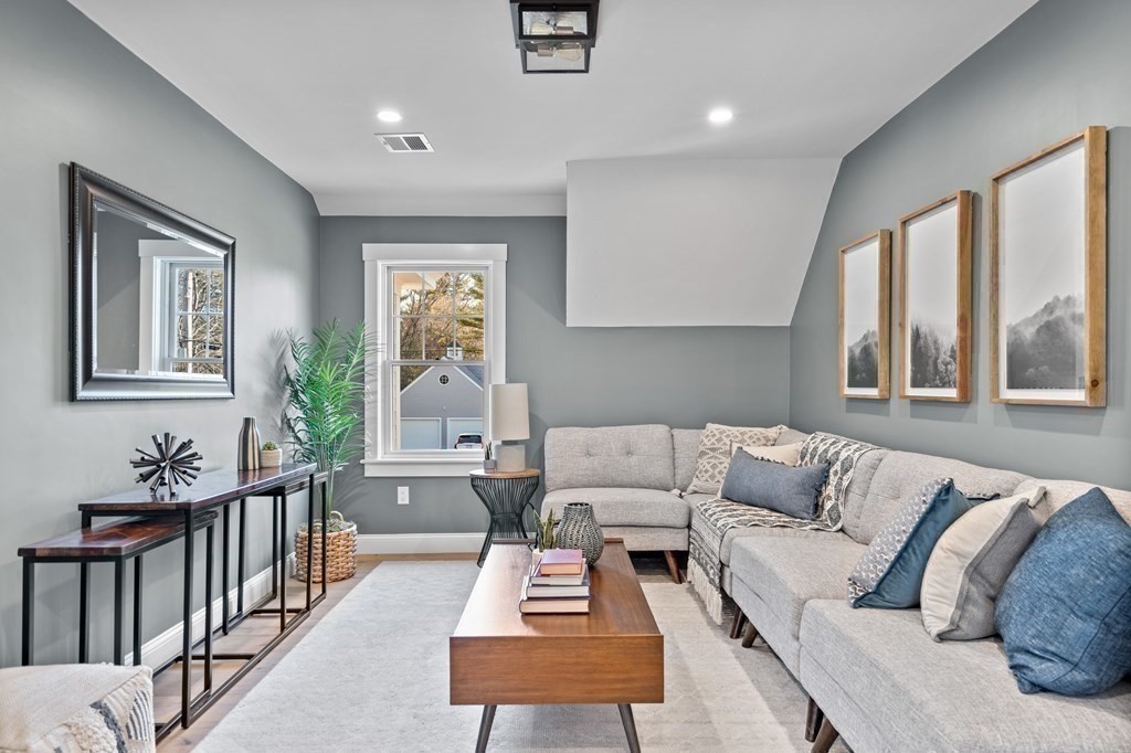 42 Colonial Road Hingham, MA 02043 - Photo 19 of 27