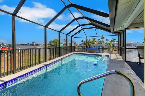 $624,500 | 2480 Bayshore Drive, Matlacha, FL 33993