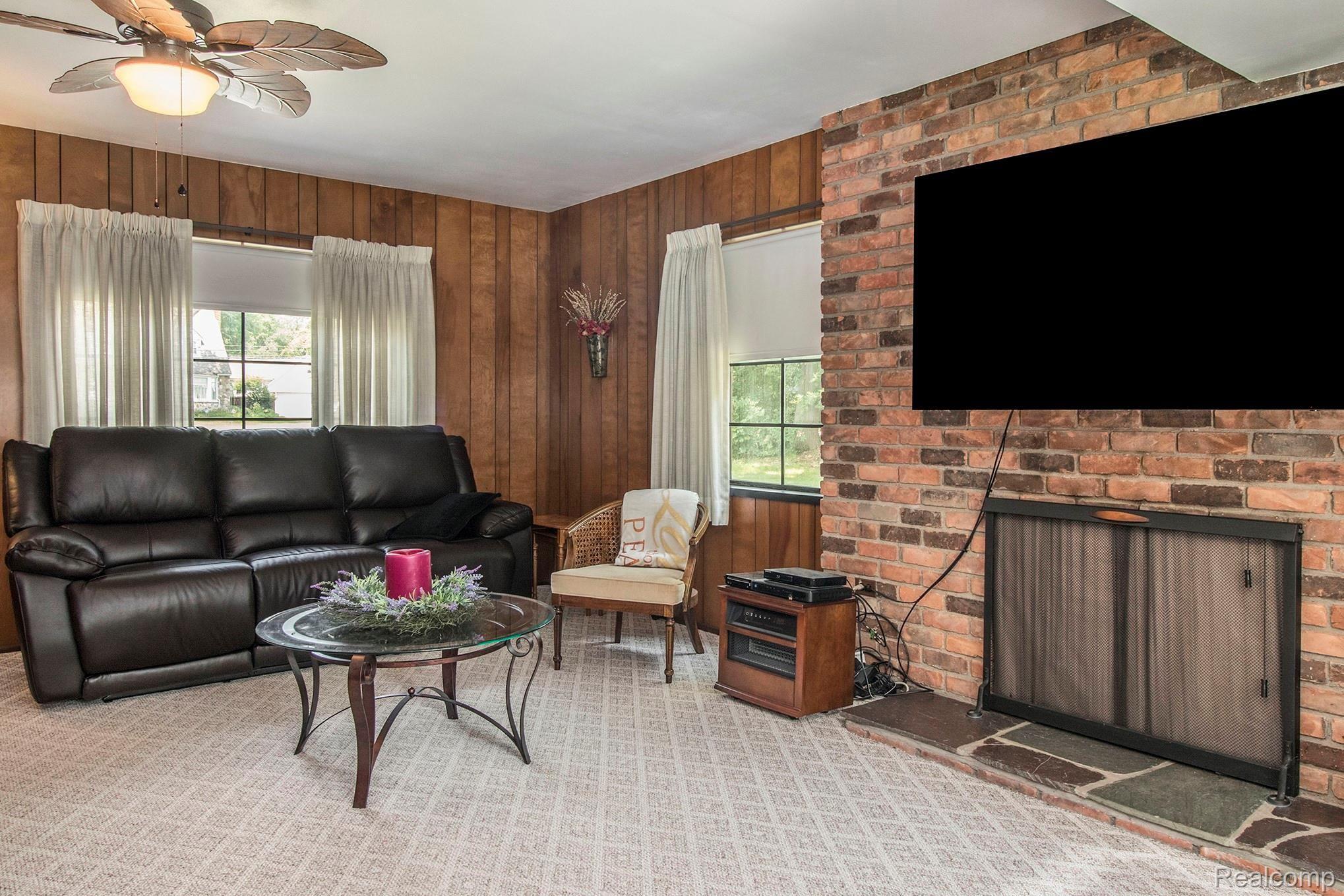 19631 West Nine Mile Road Southfield, MI 48075 - Photo 5 of 24 IMG_6436.jpg