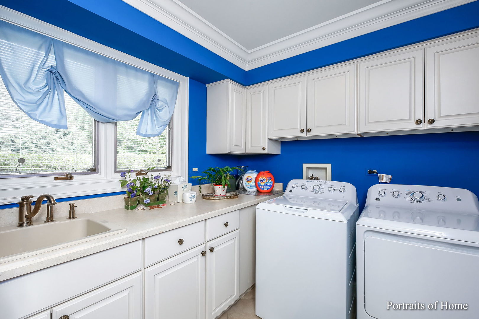 45 Cambridge Drive Oak Brook, IL 60523 - Photo 18 of 41 a utility room with dryer and washer
