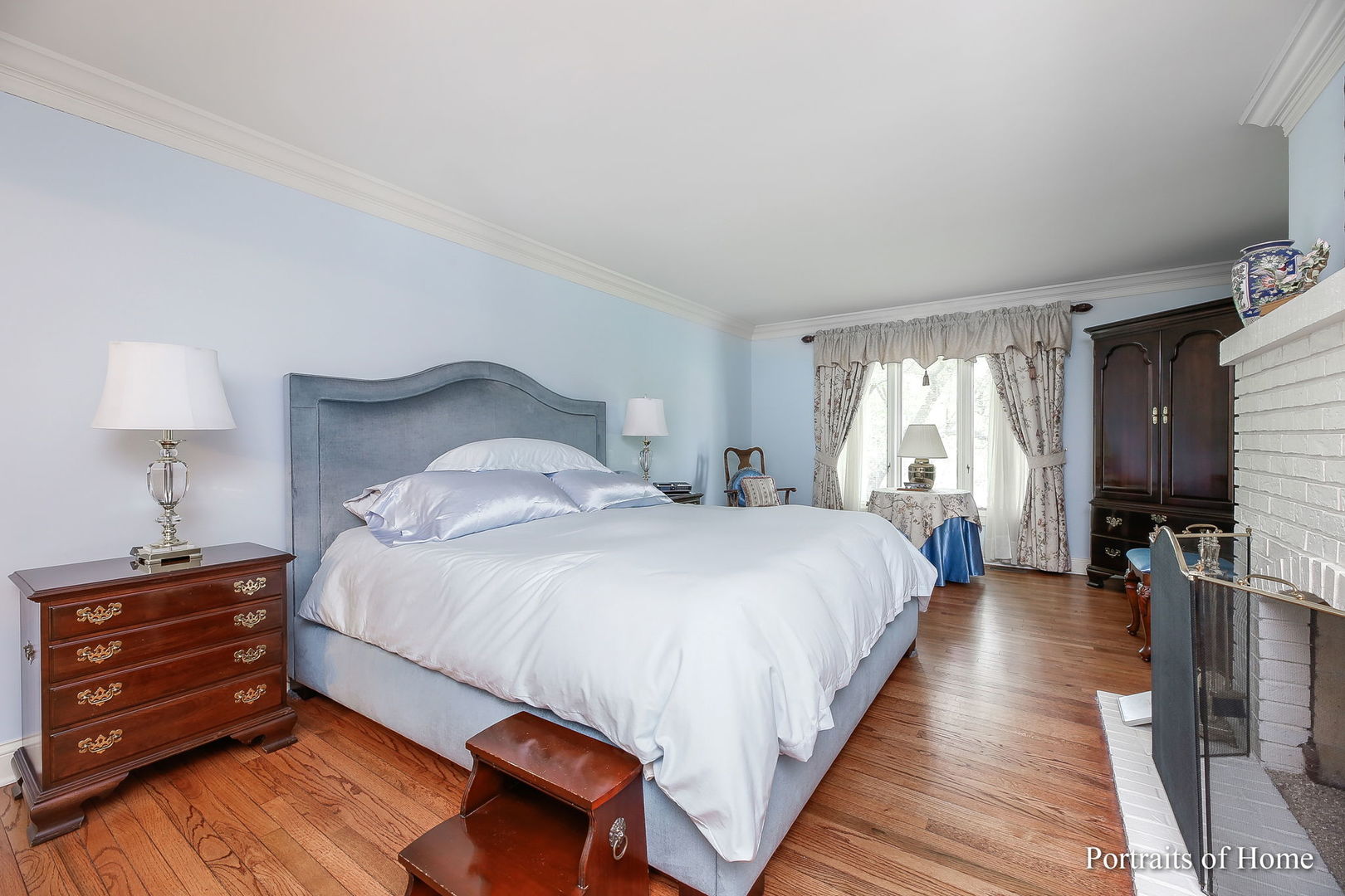 45 Cambridge Drive Oak Brook, IL 60523 - Photo 19 of 41 a bedroom with bed and window
