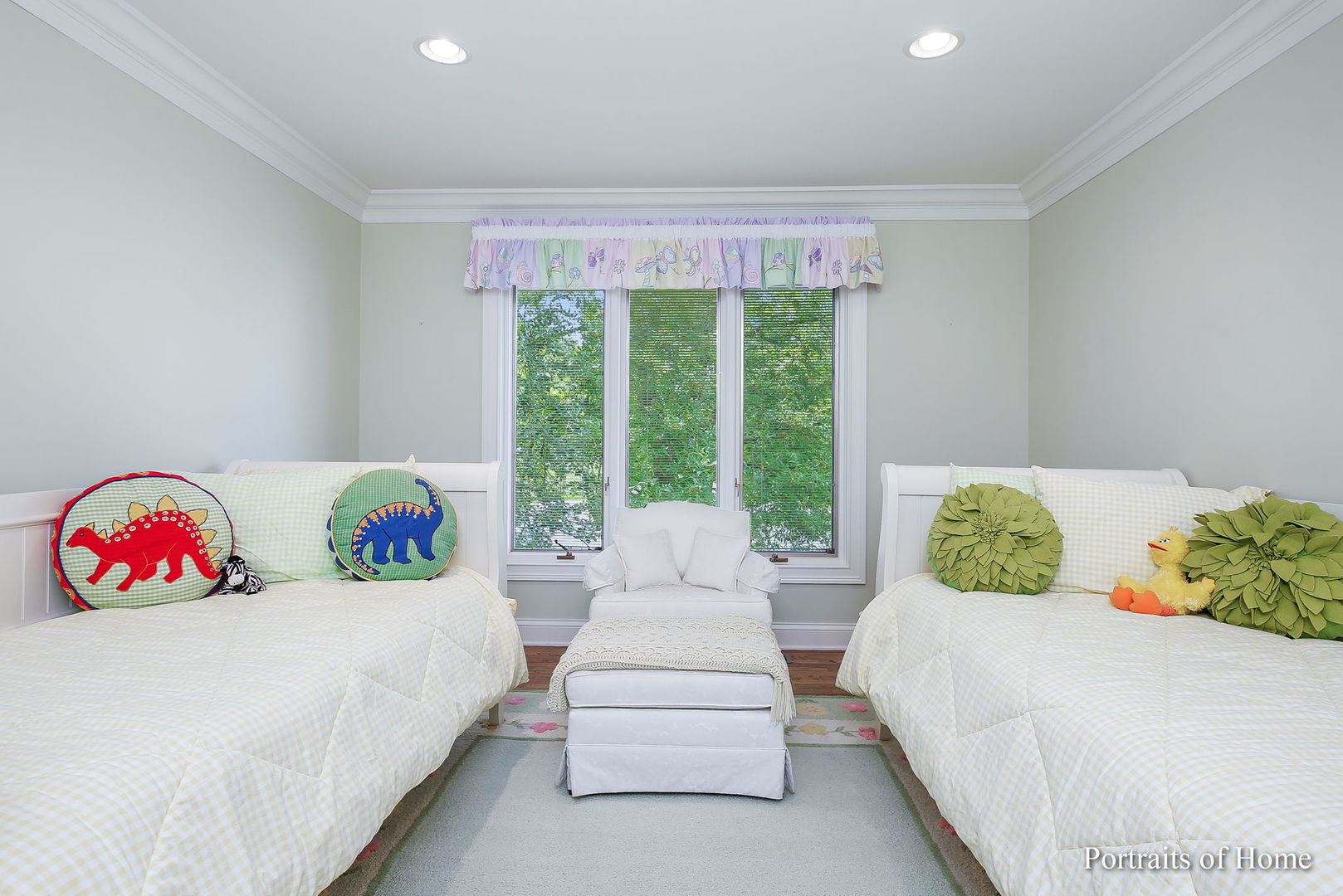 45 Cambridge Drive Oak Brook, IL 60523 - Photo 24 of 41 a bedroom with a bed and a couch