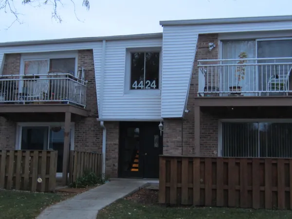 $2,000 | 4424 Euclid Avenue, Unit 1D, Rolling Meadows, IL 60008
