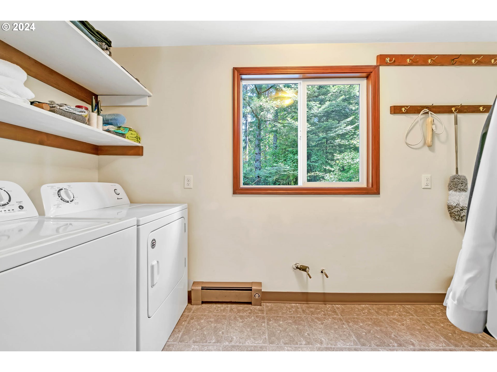 28750 Fox Hollow Road Eugene, OR 97405 - Photo 12 of 43 Gallery Image 12