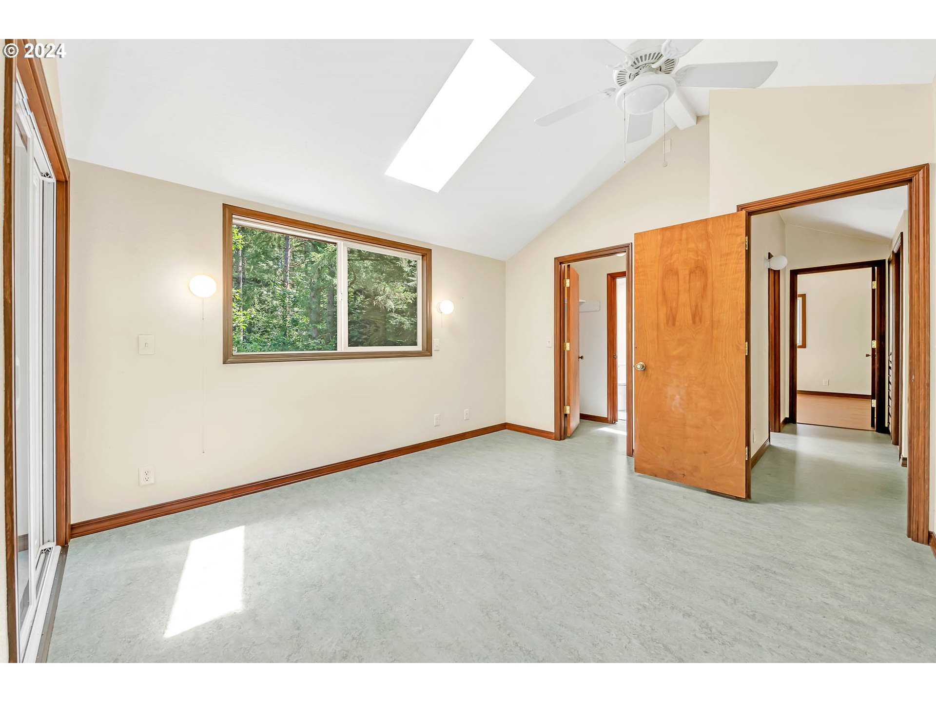 28750 Fox Hollow Road Eugene, OR 97405 - Photo 15 of 43 Gallery Image 15