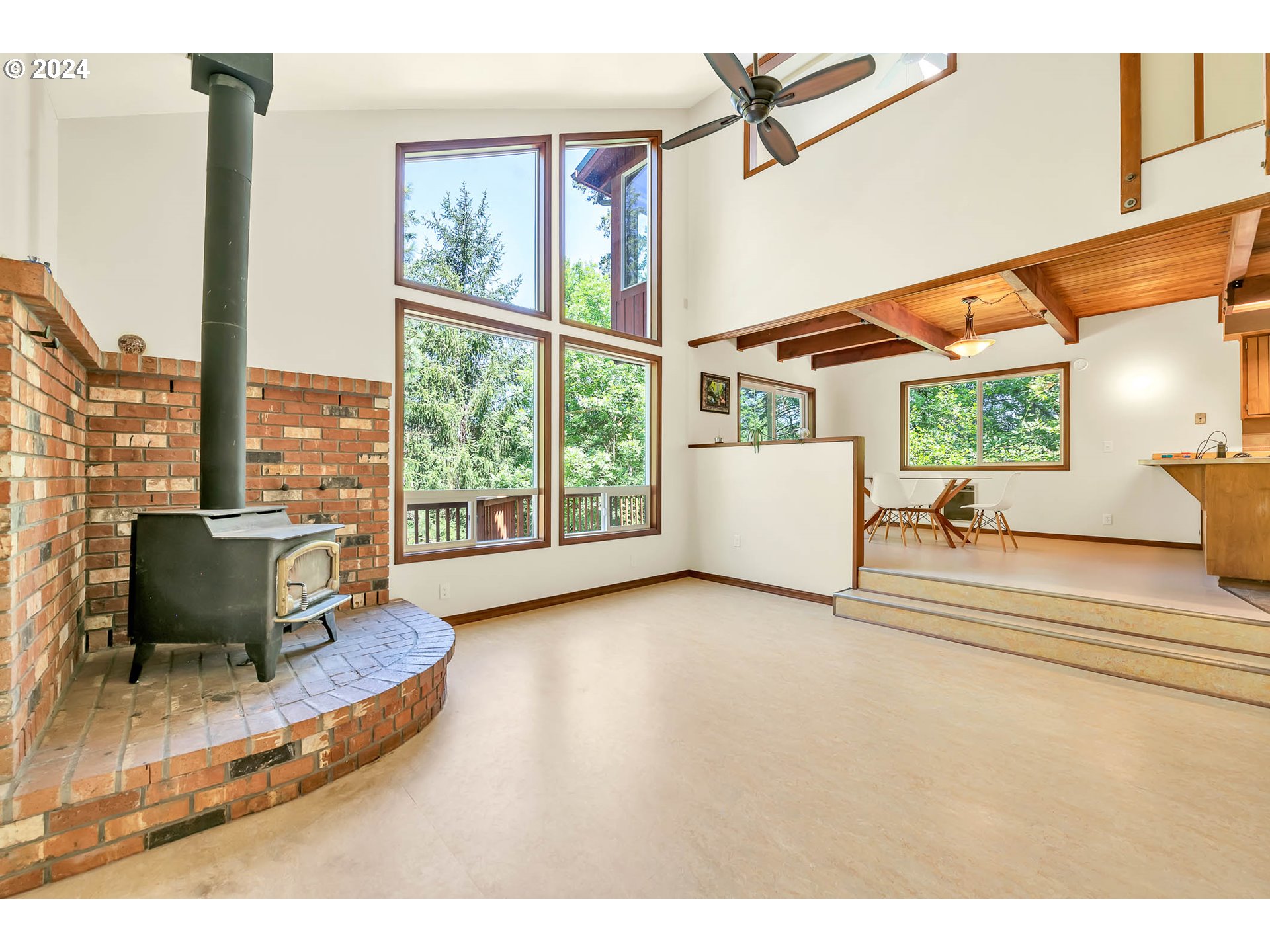 28750 Fox Hollow Road Eugene, OR 97405 - Photo 9 of 43 Gallery Image 9