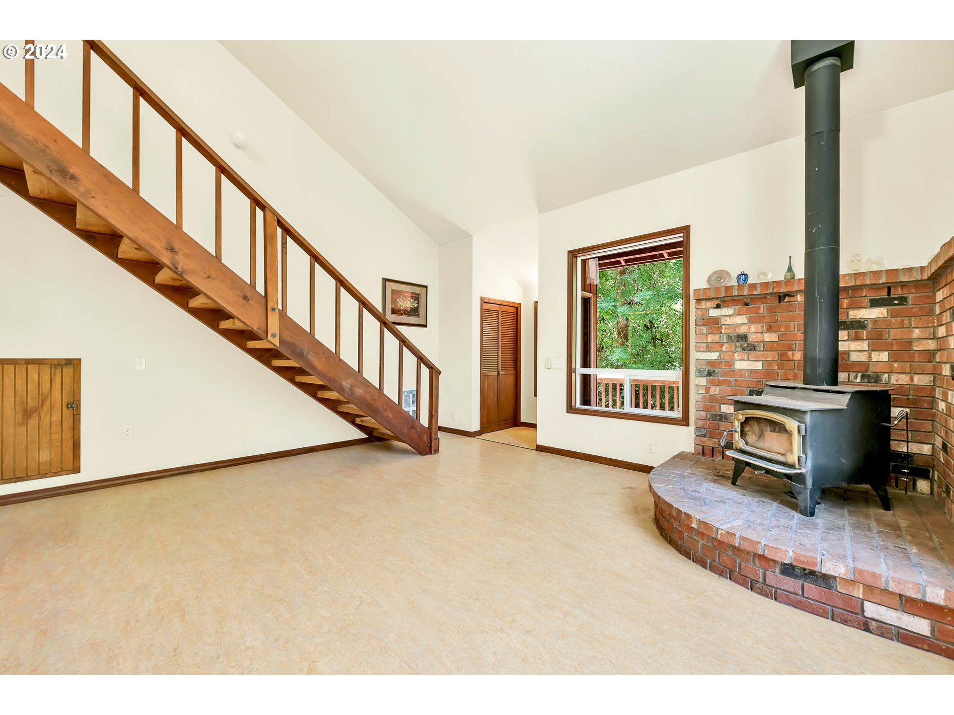 28750 Fox Hollow Road Eugene, OR 97405 - Photo 10 of 43 Gallery Image 10