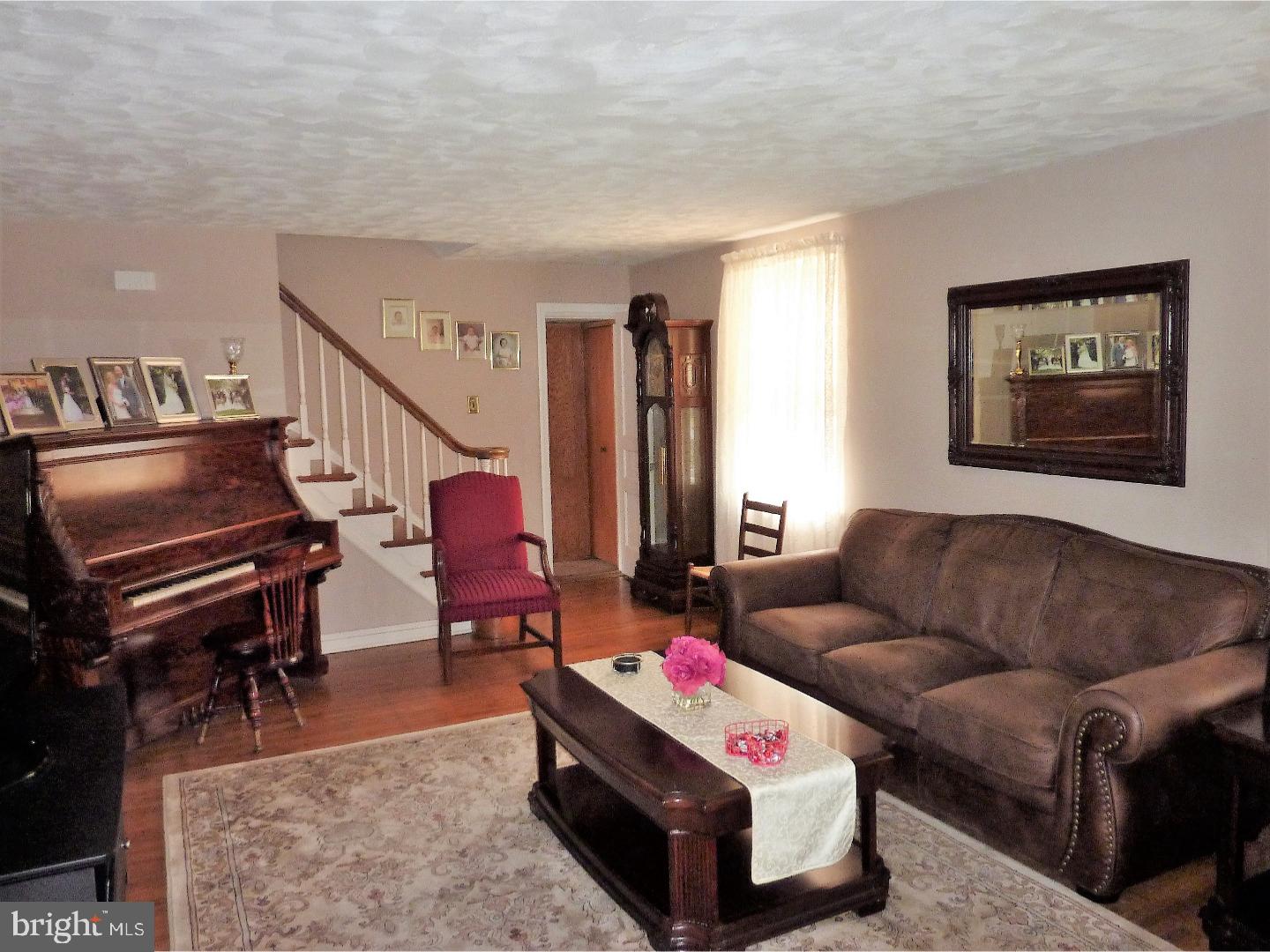 349 South Rolling Road Springfield, PA 19064 - Photo 5 of 20 Living Room