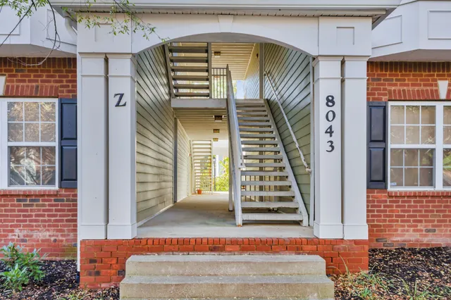 a view of entryway with a front door