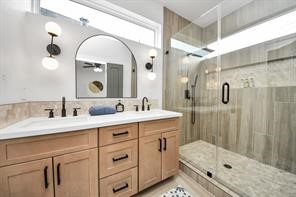 4010 Dreyfus Street Houston, TX 77021 - Photo 17 of 41 Spa like retreat w/walk in seamless glass door shower