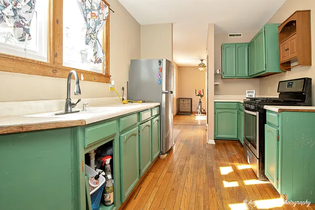 $180,000 | 3012 Oakwood Avenue, McHenry, IL 60051