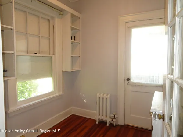 $2,400 | 823-825 Columbia Street, Unit 3, Hudson, NY 12534