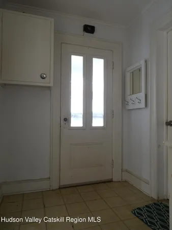 $2,400 | 823-825 Columbia Street, Unit 3, Hudson, NY 12534