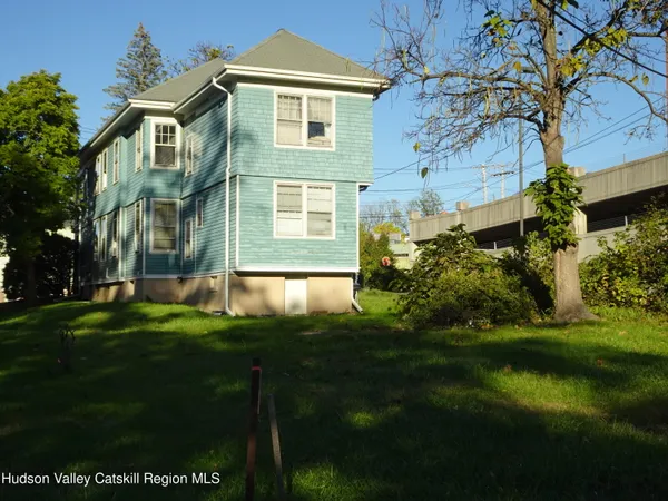 $2,400 | 823-825 Columbia Street, Unit 3, Hudson, NY 12534