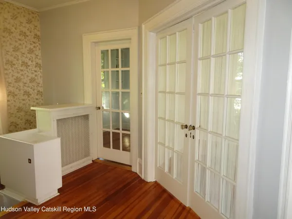 $2,400 | 823-825 Columbia Street, Unit 3, Hudson, NY 12534