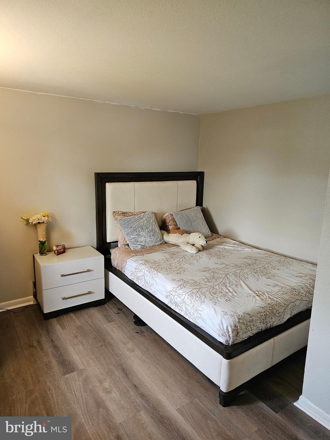 85 Hamilton Road Chambersburg, PA 17201 - Photo 4 of 13 a bedroom with a bed and a couch