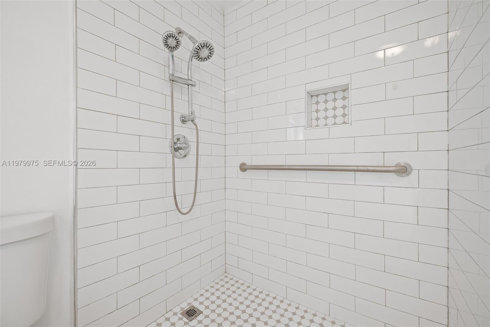 2496 West 70th Place Hialeah, FL 33016 - Photo 17 of 31