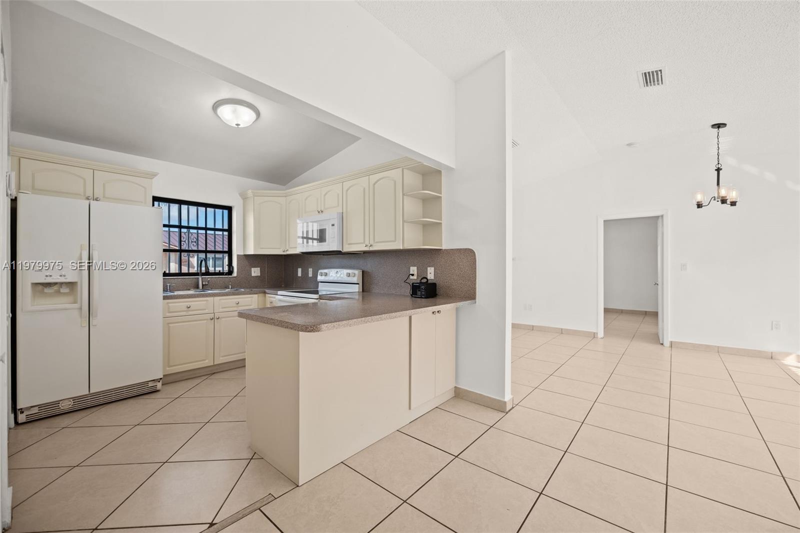 2496 West 70th Place Hialeah, FL 33016 - Photo 8 of 31