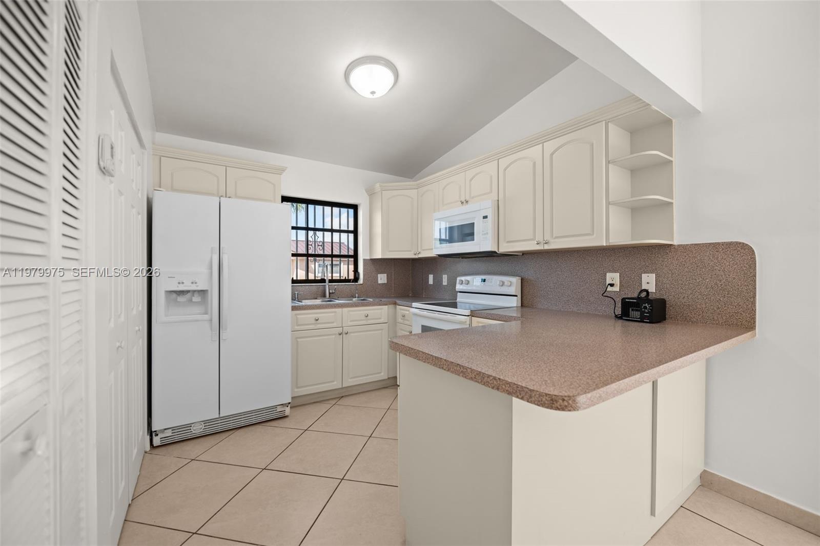 2496 West 70th Place Hialeah, FL 33016 - Photo 10 of 31