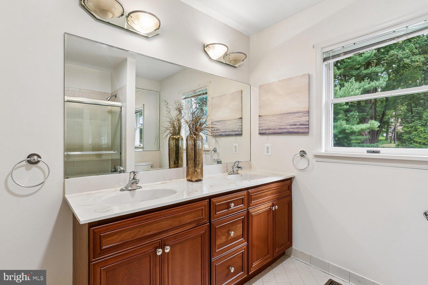 17034 Barn Ridge Drive Silver Spring, MD 20906 - Photo 20 of 34 2nd Level Full Bath