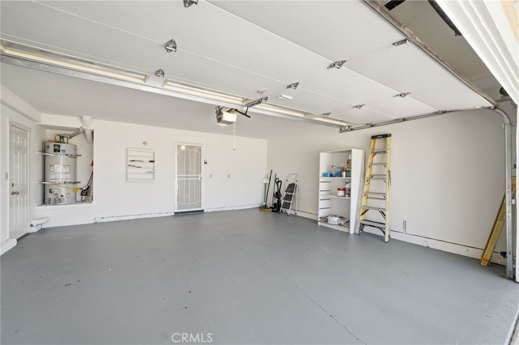 1008 Alpine Court Redlands, CA 92374 - Photo 20 of 66 Garage