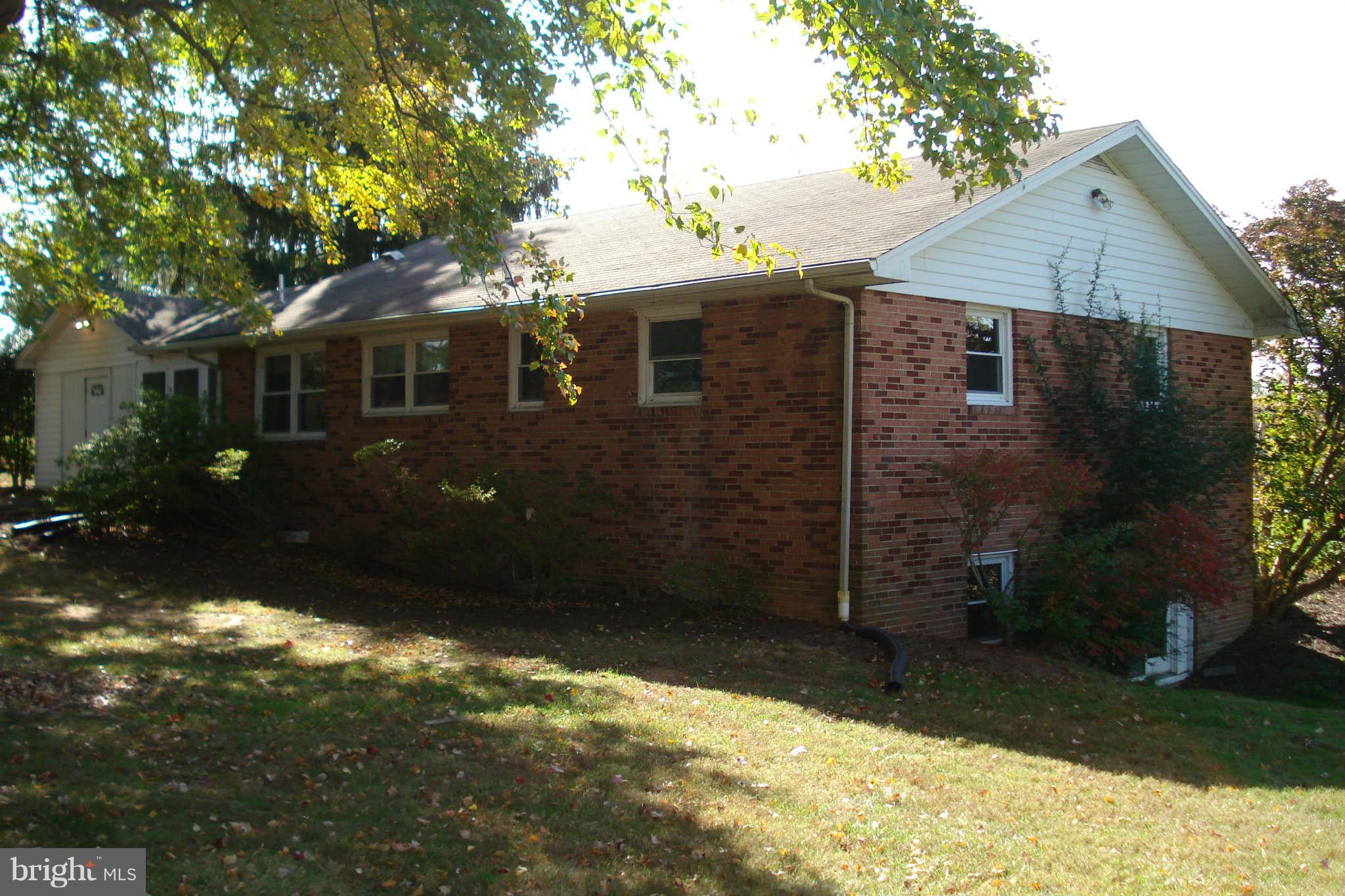 15725 Barnesville Road Boyds, MD 20841 - Photo 3 of 11 a backyard of a house