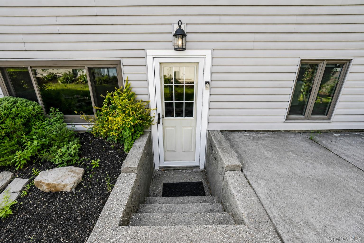1 Rutgers Street Smithtown, NY 11787 - Photo 5 of 29 Gallery Image 5