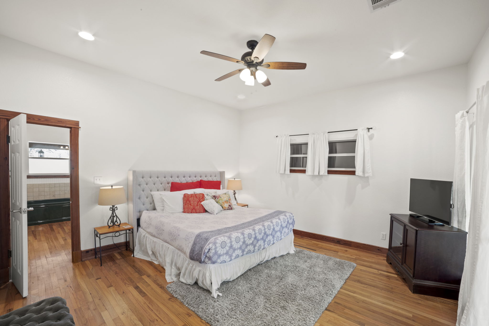 20001 Hamilton Pool Road Dripping Springs, TX 78620 - Photo 15 of 40 Primary suite