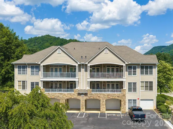$424,900 | 103 Glenview Lane, Unit 5048, Maggie Valley, NC 28751