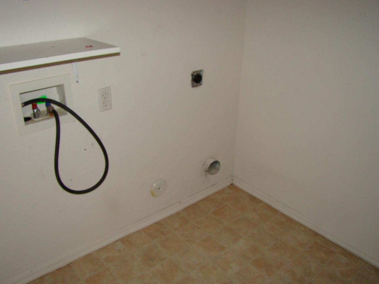 10512 West Coronado Road Avondale, AZ 85392 - Photo 6 of 12 LAUNDRY ROOM